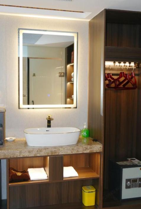 Jinan Yuquan Simpson Hotel Zewnętrze zdjęcie
